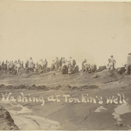 Washing at Tonkins Well, Teetulpa