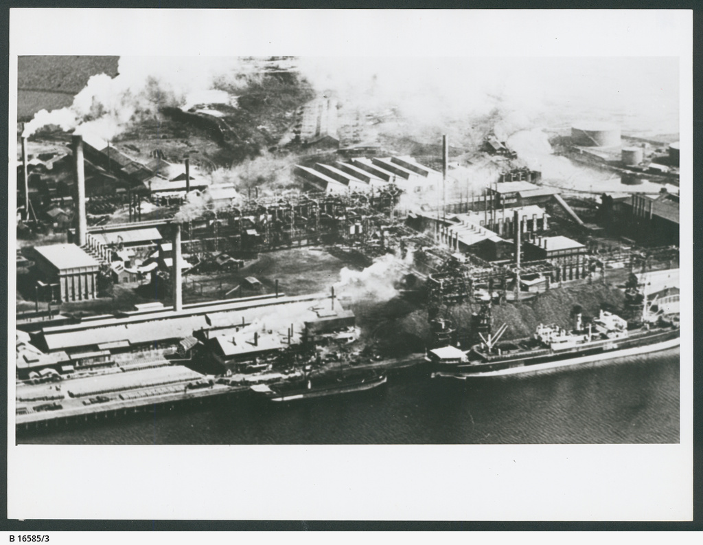 Port Pirie shipping yards • Photograph • State Library of South Australia