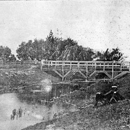 A view from the river bank of Millicent Bridge