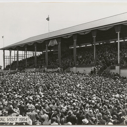 Royal Visit, spectators at Morphetville.