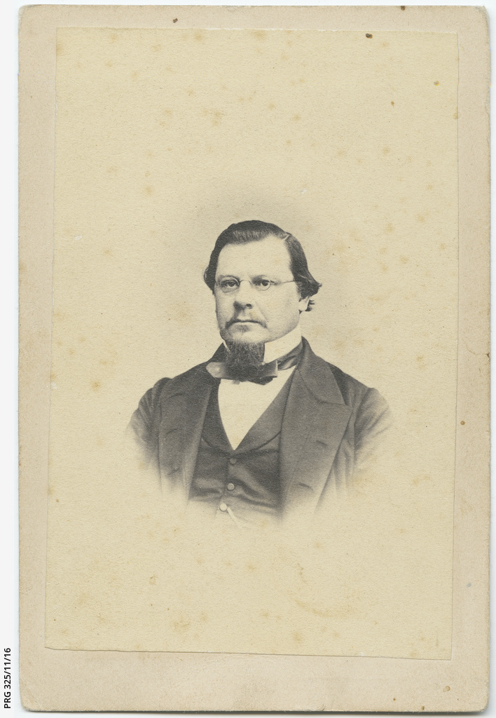 Photographs of the Neill, Crooks and Thomas families • Photograph