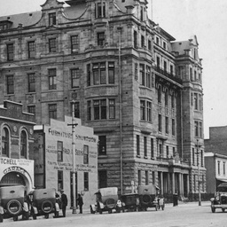 Views of SA, WA, Vic & NSW : Flinders Street