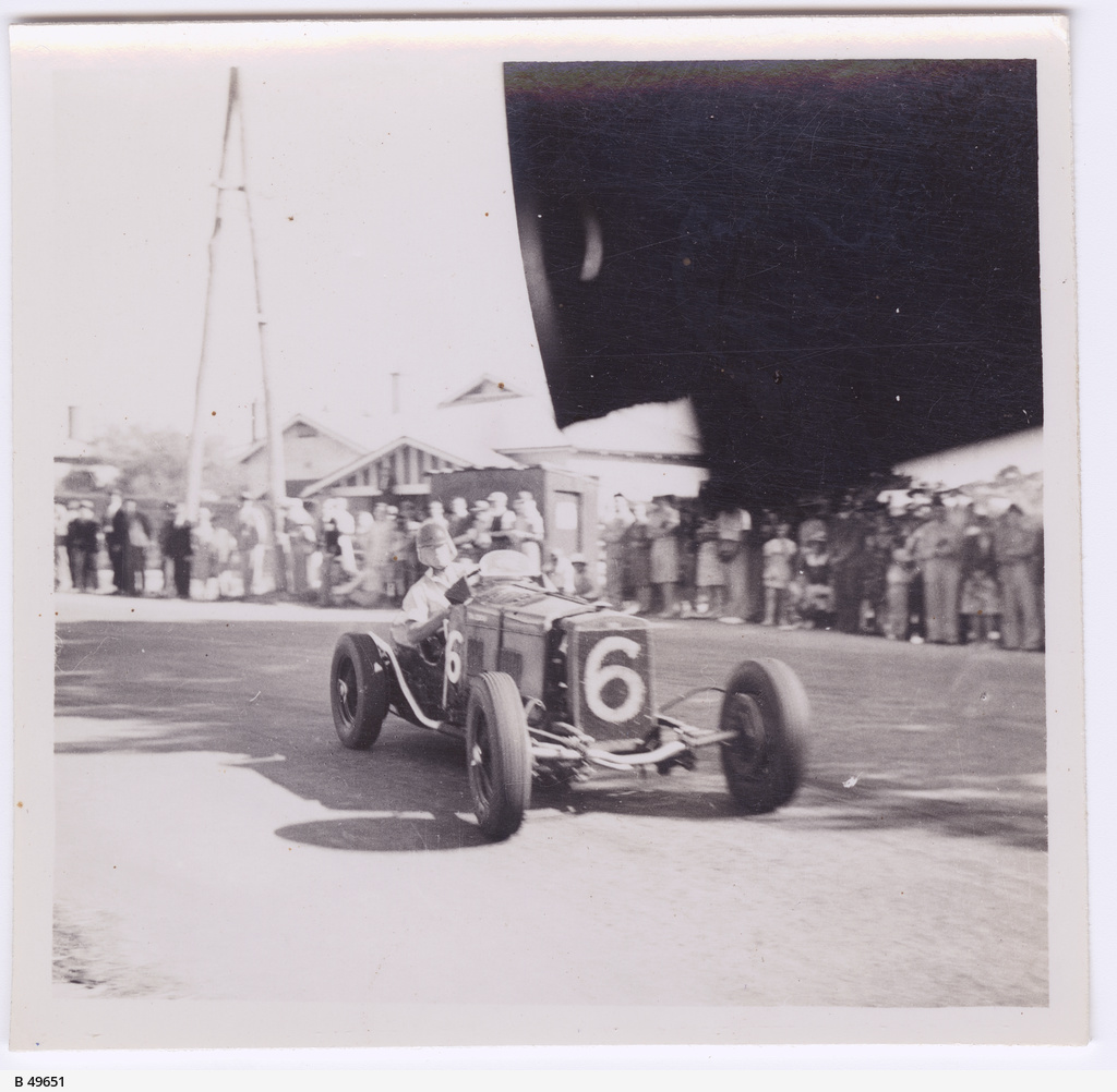 Car racing at Lobethal • Photograph • State Library of South Australia