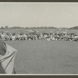 Spectators at Calcutta.