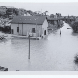 Floodwaters at Murray Bridge