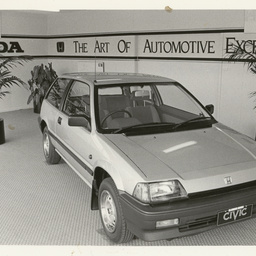 Photographs relating to Messenger Press : cars