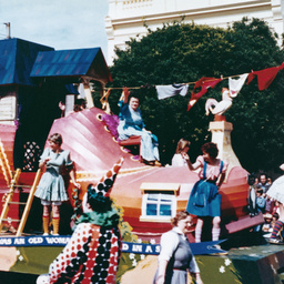 John Martin's Christmas pageant : Old woman who lived in a shoe