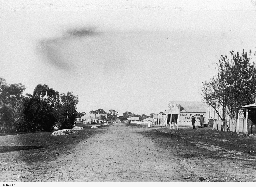 Street scene in Bordertown • Photograph • State Library of South Australia