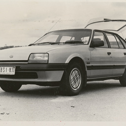 Photographs relating to Messenger Press : cars