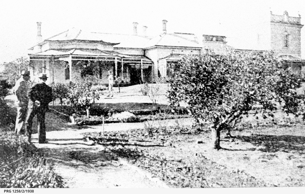 Murray Downs Station homestead opposite Swan Hill • Photograph • State