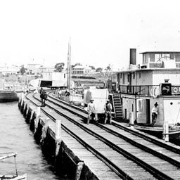 P.S. Queen and P.S. Tarella at Milang Jetty