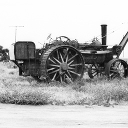 Steam tractor crane used at Berri