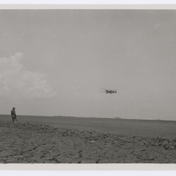 Vickers Vimy approaching Surabaya