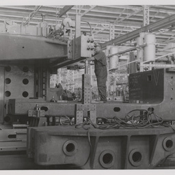 Planer column on Niles planer.