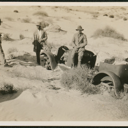 Burnt car in Cobbler Desert