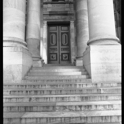 Steps up to Parliament House