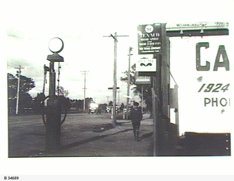 Mitchell's Garage, Woodville • Photograph • State Library of South