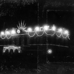 The Royal Visit : Illuminations on the railway station