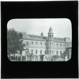 Development of Adelaide 1839-1914: series of lantern slides.
