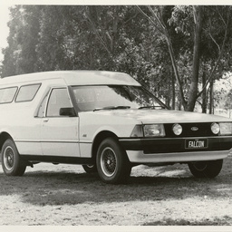 Photographs relating to Messenger Press : cars