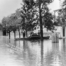 High Street Echuca in flood with Commercial Hotel under water