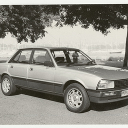 Photographs relating to Messenger Press : cars