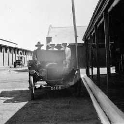 Keswick Hospital : Transport - Military motor lorry