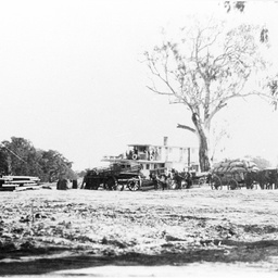 Paddle steamer discharging cargo at Cobdogla landing