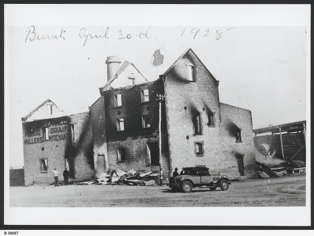 Port Victoria flour mill • Photograph • State Library of South Australia