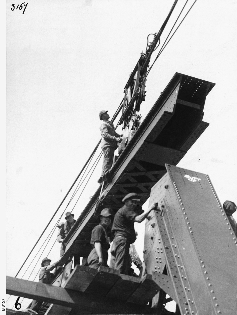 Bridge building, Murray Bridge • Photograph • State Library of South