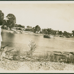 Punt crossing the Murray River