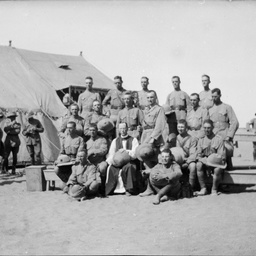 Group portrait of soldiers.