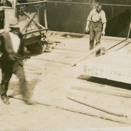 Loading building stone