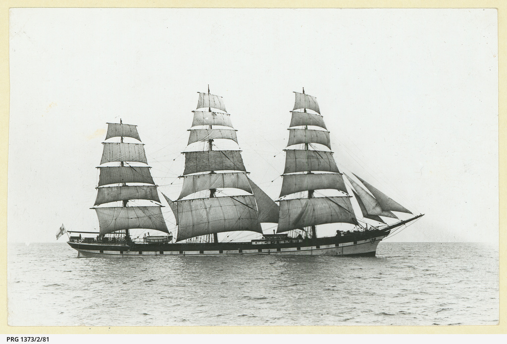 The 'Grace Harwar' under sail • Photograph • State Library of South