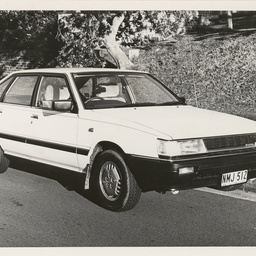 Photographs relating to Messenger Press : cars